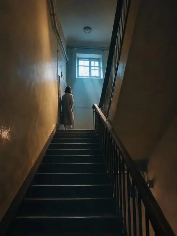 短剧《天黑请闭眼:第七位房客》封面缩略图